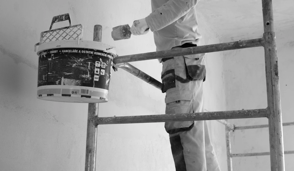 Steg för steg: skrapning, grundning och toppfärg