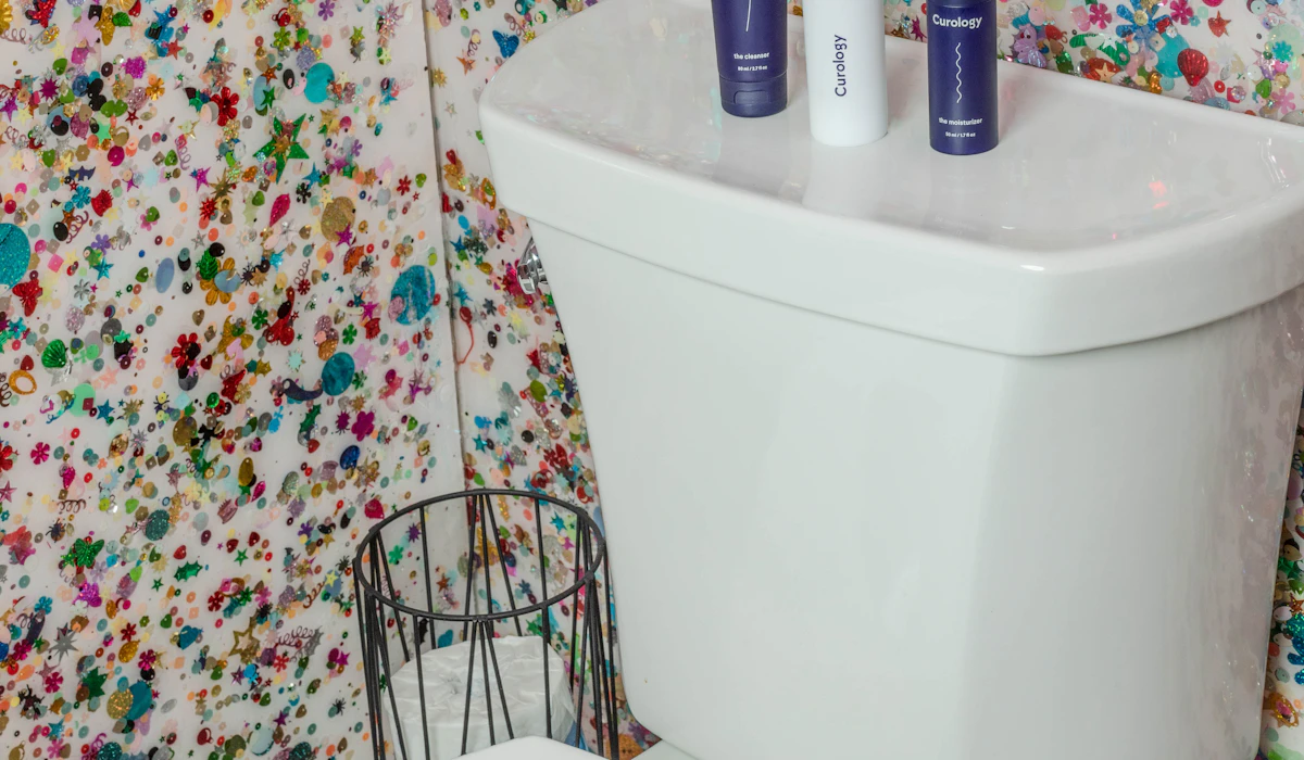 Genomskärning av spolcistern med bottenventil och inloppsventil